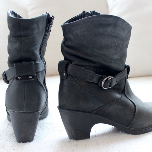 Arnold Churgin Black Leather Lined Ankle Boots - Picture 5 of 7